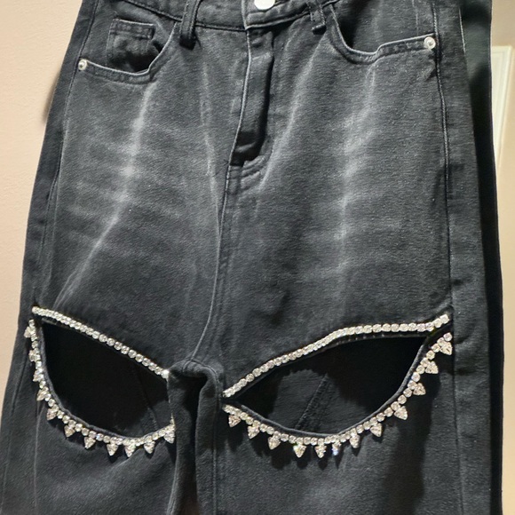 BLACK Jeans with Rhinestone cut out - Picture 6 of 7